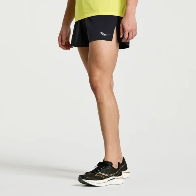 Men’s outpace 2.5″ split short