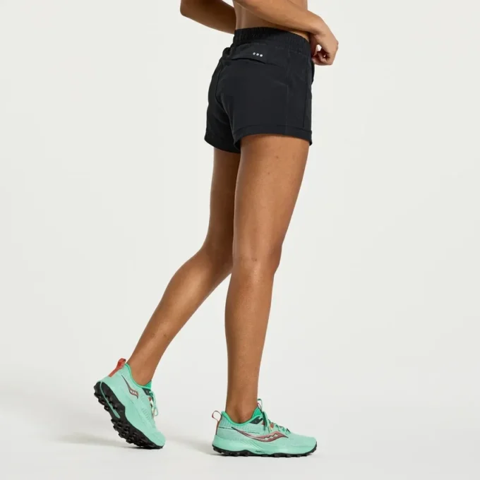 Women’s outpace 2.5″ split short